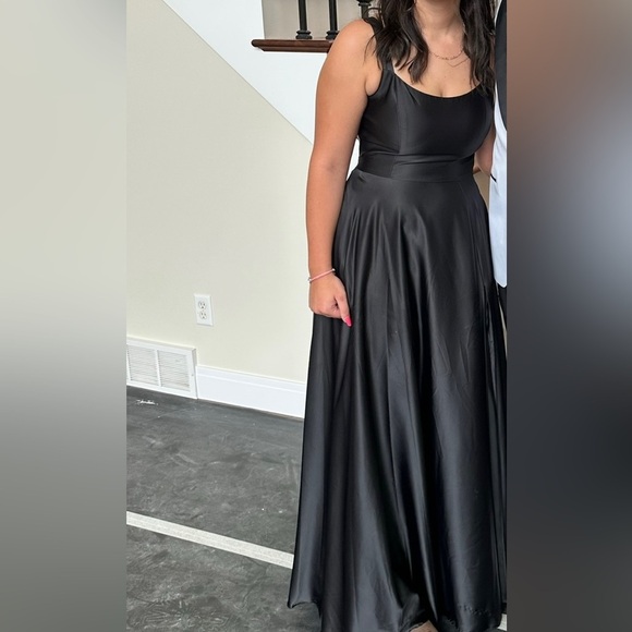 B Smart Black Satin Gown Formal Dress Prom Homecoming Open Back Front Slit Sz 9 - Picture 2 of 15
